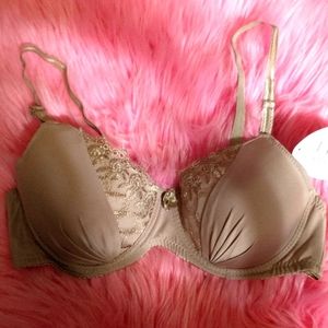 New 38B Bra, Nude, Lace Detailing 🤎